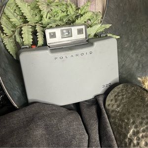 Vintage Polaroid 320 Automatic Land Camera with Close up Flash kit.